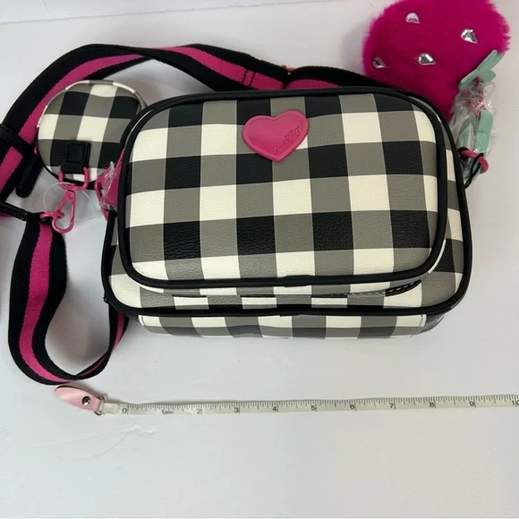 New Betsey Johnson Checkered Crossbody Bag with Pink Heart and Strawberry Charm - Picture 5 of 8